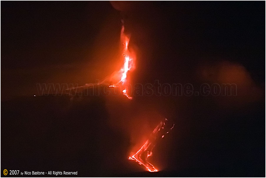 Vulcano Etna - Etna Volcan 03 Eruzione vista da Archi di Riposto (Agrietna: Azienda Agrituristica dell'Etna)