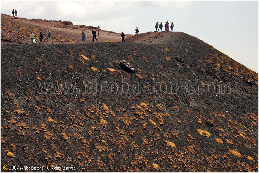 Vulcano Etna - Etna Volcan 13 Trekking sui crateri Silvestri