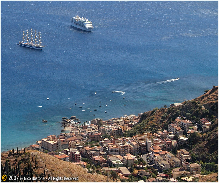 Vulcano Etna - Etna Volcan 28 Castelmola (ME) - Vista panorima su Giardini Naxos