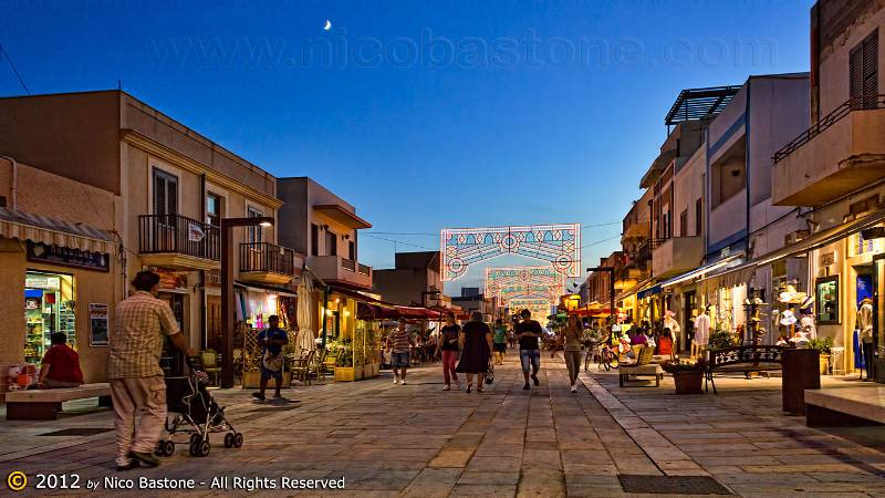 Lampedusa-4714-Large.jpg - Lampedusa "Via Roma by night"